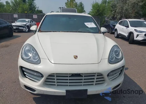 2011 Porsche Cayenne Turbo z USA, uszkodzony, nr VIN WP1AC2A28BLA83894